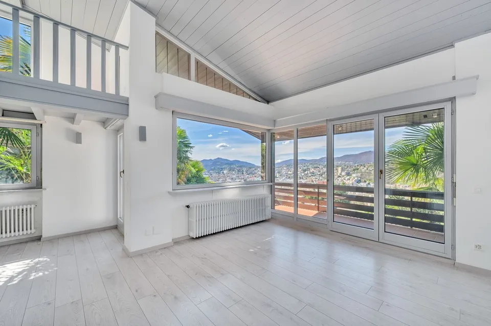 VILLA 5.5 LOCALI CON VISTA CITTÀ E LAGO DI LUGANO