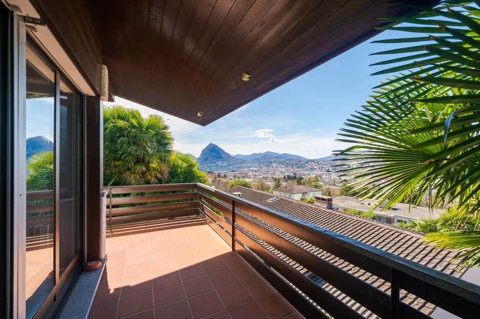 VILLA 5.5 LOCALI CON VISTA CITTÀ E LAGO DI LUGANO