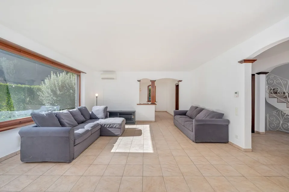 VILLA IN STILE MEDITERRANEO A DUE PASSI DAL LAGO E DAL PARCO DI FIGINO