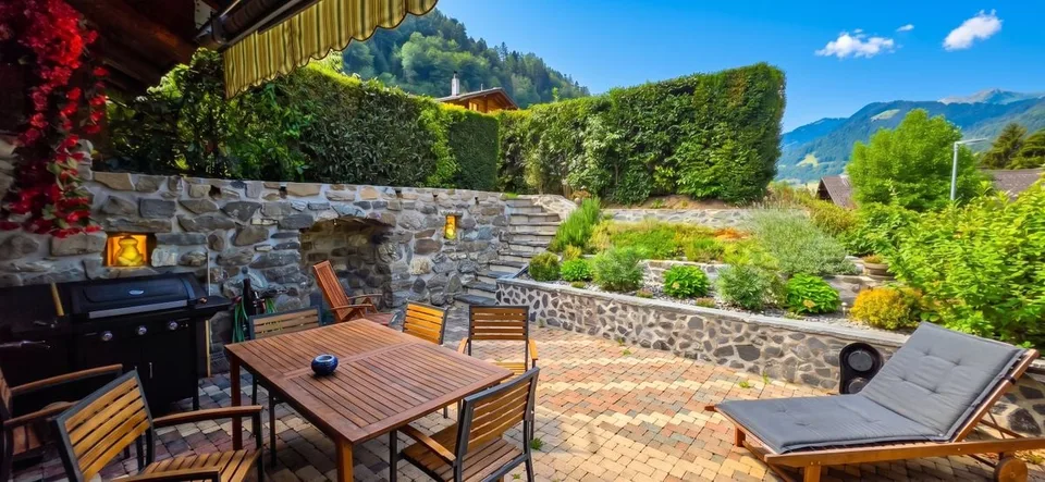 Authentic 1850 Chalet - Charm, Space and Tradition