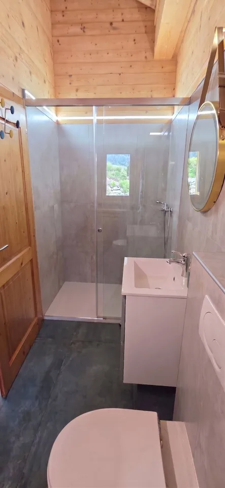 Authentic 1850 Chalet - Charm, Space and Tradition