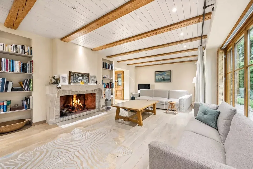 Elegant renovated farm with pool, close to Rolle
