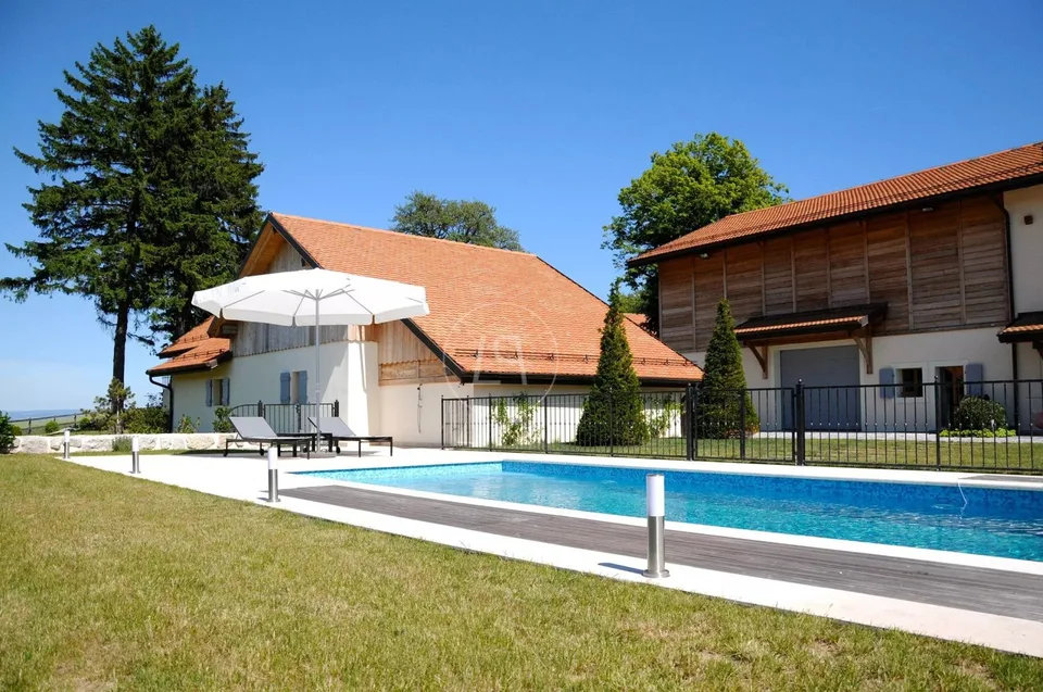 Elegant renovated farm with pool, close to Rolle