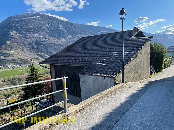A house to be seized in the village to be renovated with a view and sun