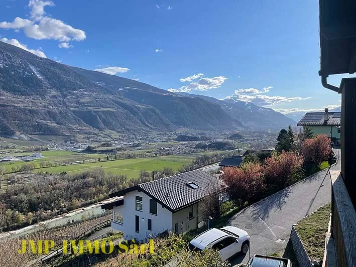 A house to be seized in the village to be renovated with a view and sun