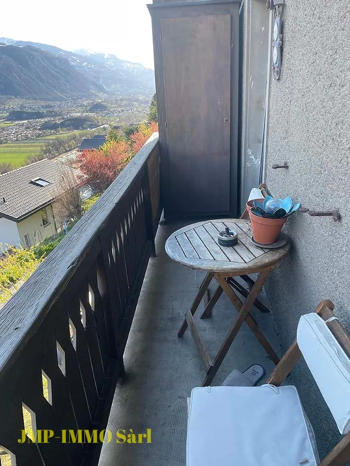 A house to be seized in the village to be renovated with a view and sun