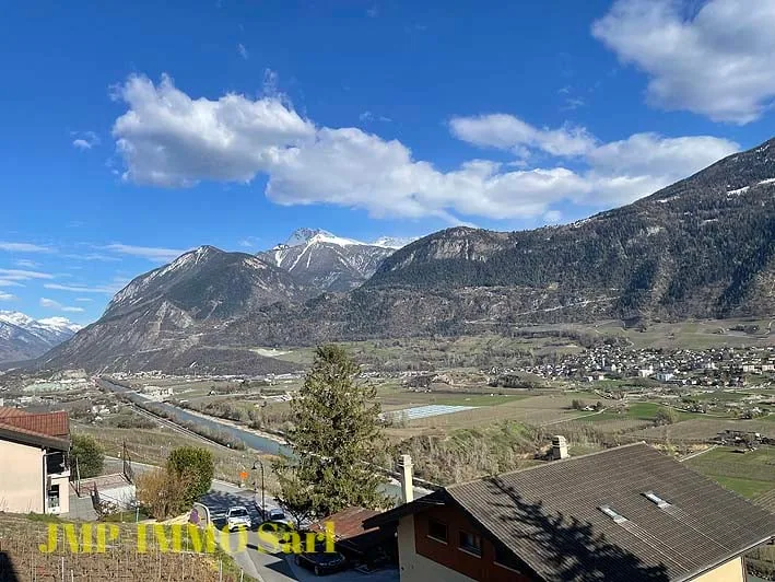 A house to be seized in the village to be renovated with a view and sun