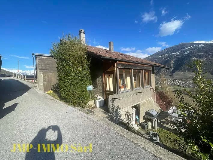 À saisir maison villageoise à rénover avec vue et ensoleillement