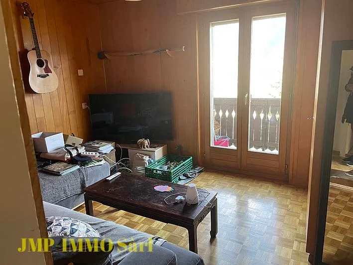 A house to be seized in the village to be renovated with a view and sun