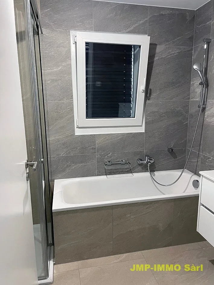 Sehr schönes Dachgeschoss-Apartment in kleiner PPE