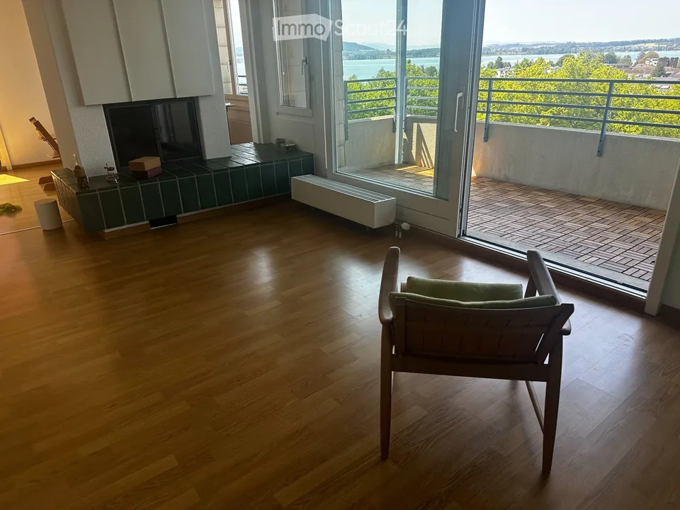 Grand appartement en attique central et calme avec vue sur la mer