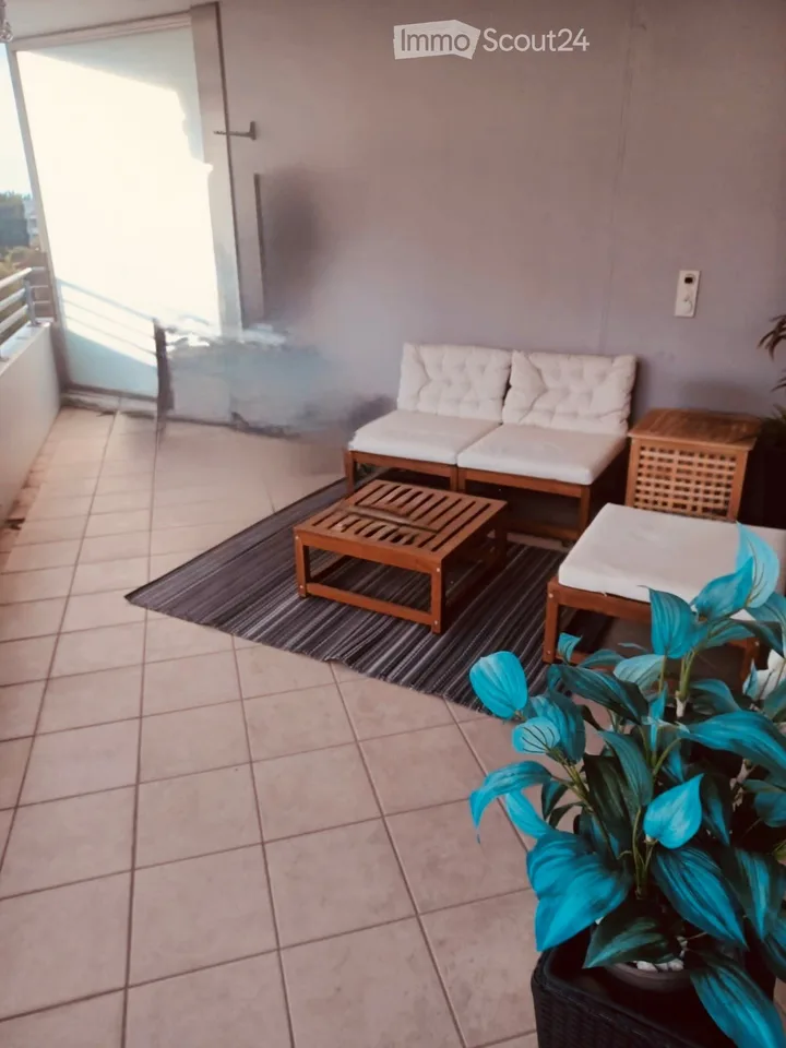 In affitto a tempo determinato appartamento di 3,5 locali luminoso con balcone e ascensore