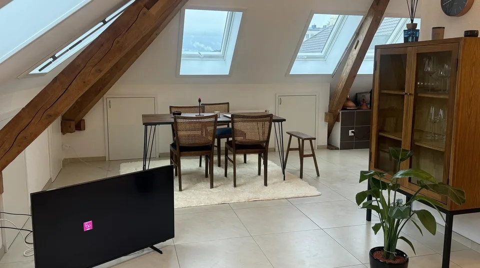 Moderne 2,5-Zimmer-Dachgeschosswohnung in Zürich-Wiedikon – Foto 7 von 16