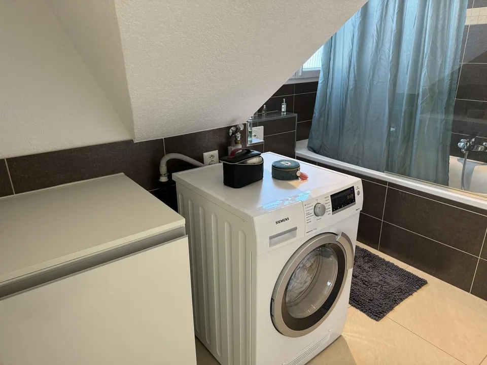 Moderne 2,5-Zimmer-Dachgeschosswohnung in Zürich-Wiedikon – Foto 12 von 16