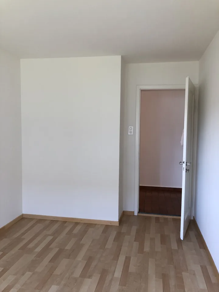 Schöne grosse 4 zimmer per 1.9.26