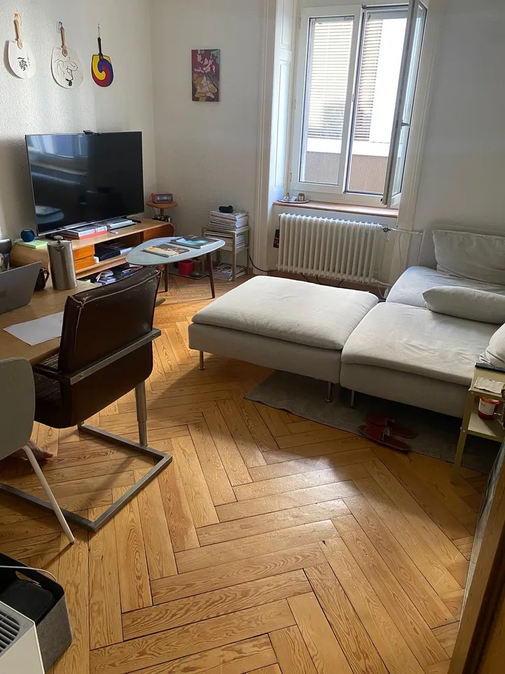 Helvetia Pltz based room available