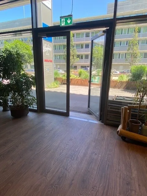 Espace commercial moderne au Soodring 36 à Adliswil