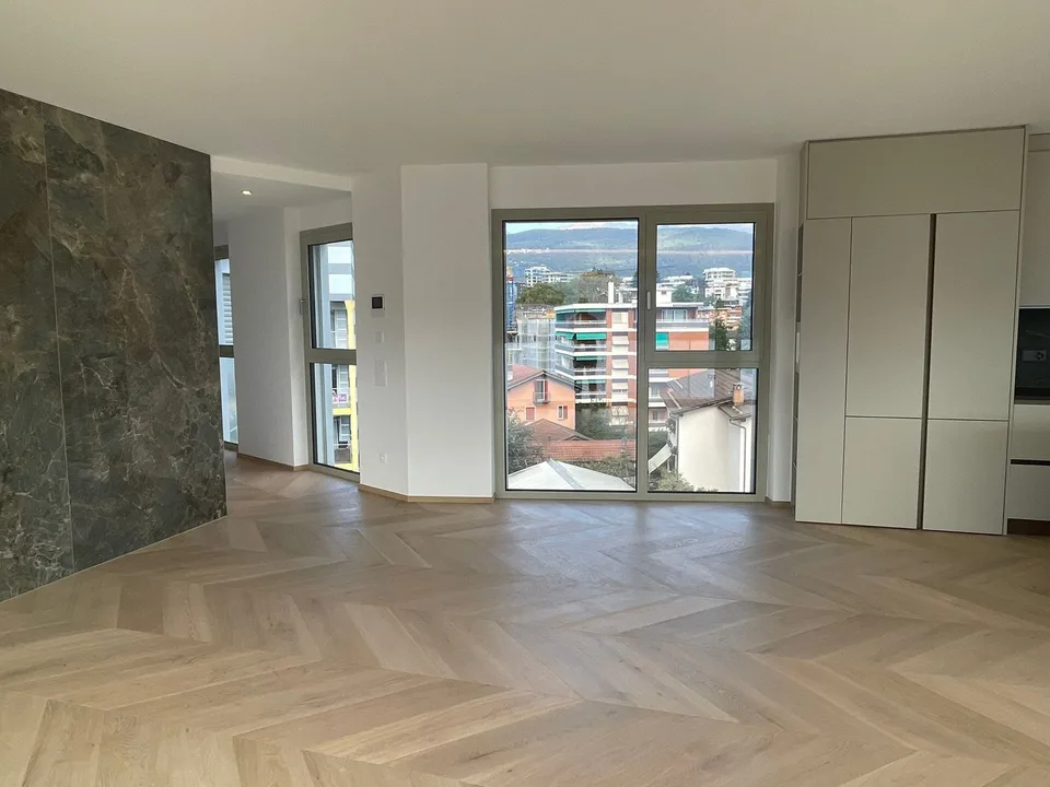 Luxus-Penthouse mit Terrasse und Jacuzzi in Massagno – sofort verfügbar