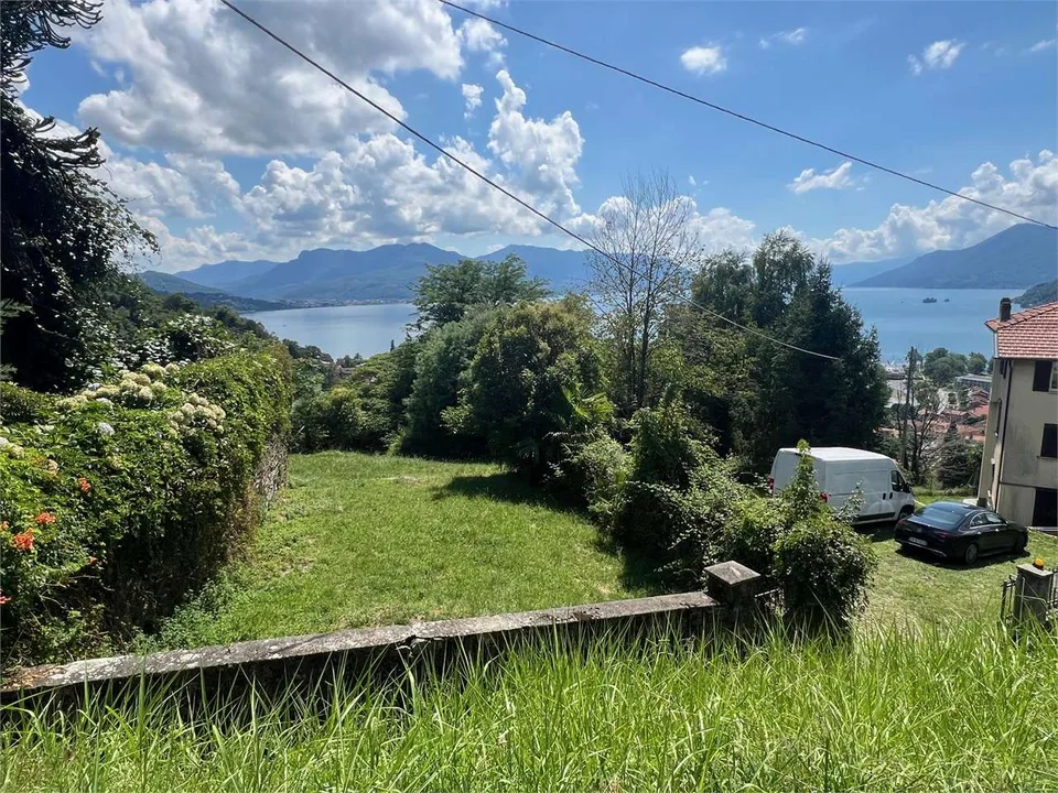Grande terreno edificabile in posizione tranquilla e soleggiata con in – foto 2 di 4