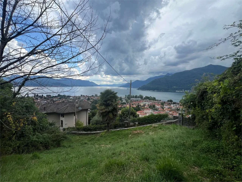 Grande terreno edificabile in posizione tranquilla e soleggiata con in – foto 3 di 4