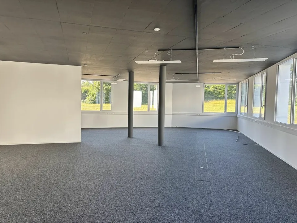 Moudon Halle mit guter Höhe zur Miete