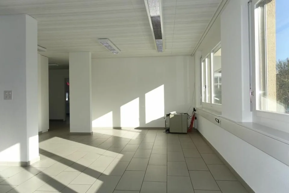 Espaces commerciaux uniques au rez-de-chaussée et au sous-sol