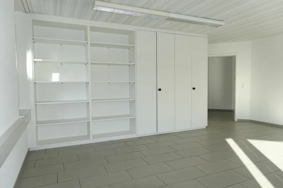 Espaces commerciaux uniques au rez-de-chaussée et au sous-sol