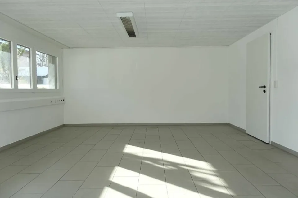Espaces commerciaux uniques au rez-de-chaussée et au sous-sol