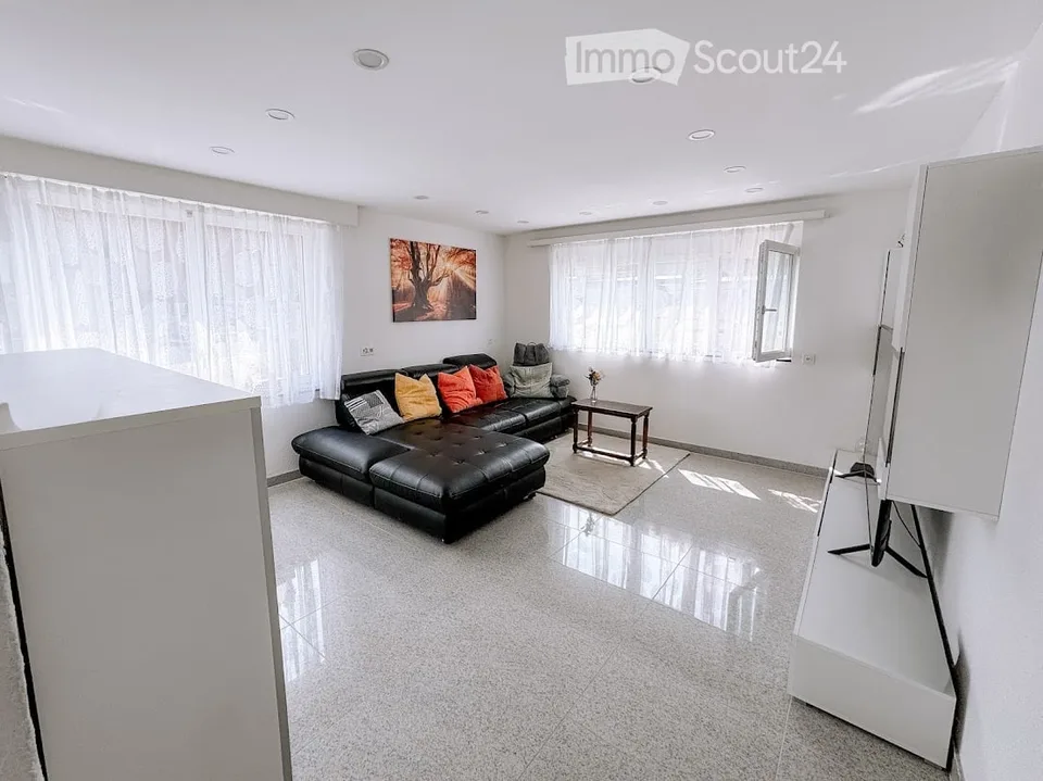 Bungalow di 5 locali a Oberhofen AG, con piscina, idromassaggio, hall mobile, sauna e molto altro