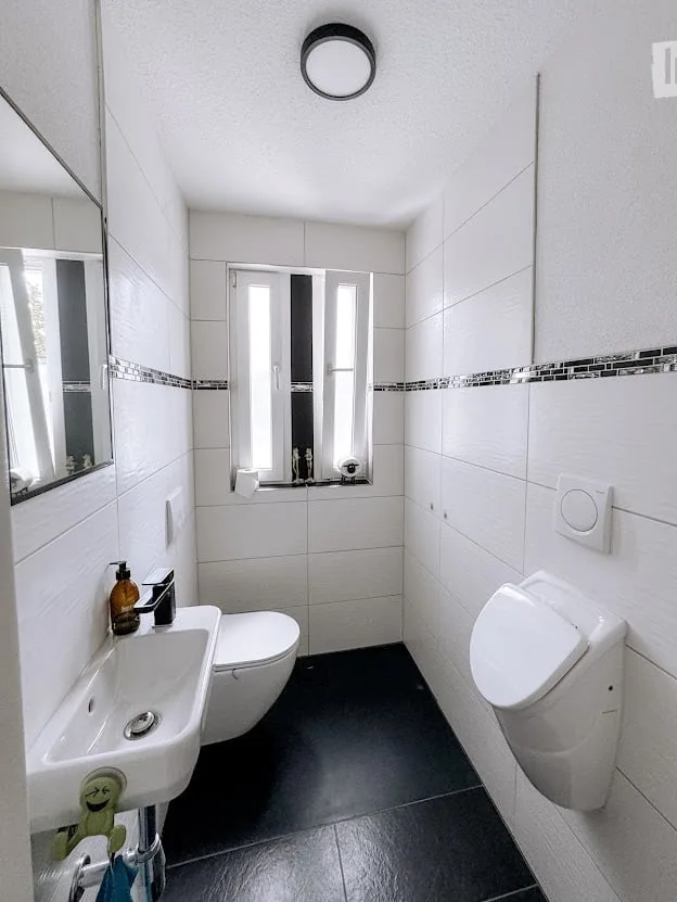Bungalow di 5 locali a Oberhofen AG, con piscina, idromassaggio, hall mobile, sauna e molto altro