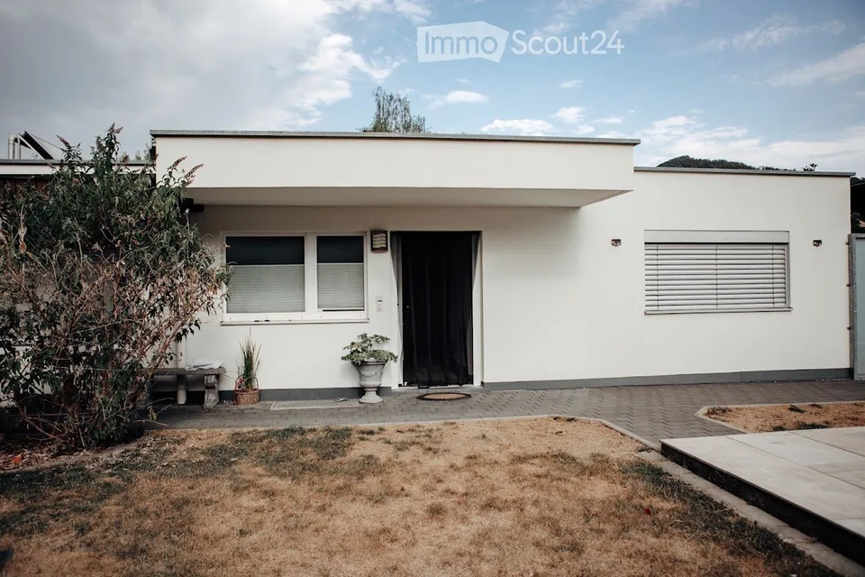 Bungalow di 5 locali a Oberhofen AG, con piscina, idromassaggio, hall mobile, sauna e molto altro