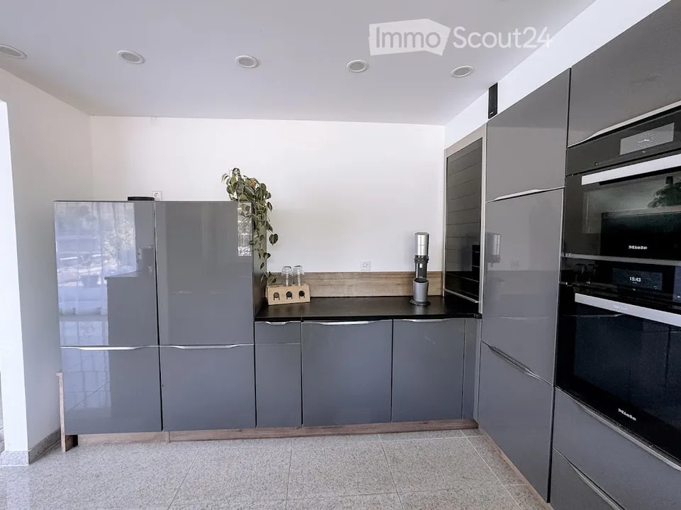 Bungalow di 5 locali a Oberhofen AG, con piscina, idromassaggio, hall mobile, sauna e molto altro