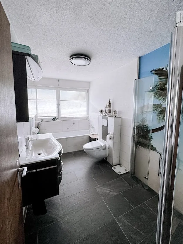 Bungalow di 5 locali a Oberhofen AG, con piscina, idromassaggio, hall mobile, sauna e molto altro