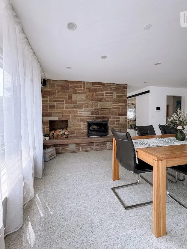 Bungalow di 5 locali a Oberhofen AG, con piscina, idromassaggio, hall mobile, sauna e molto altro