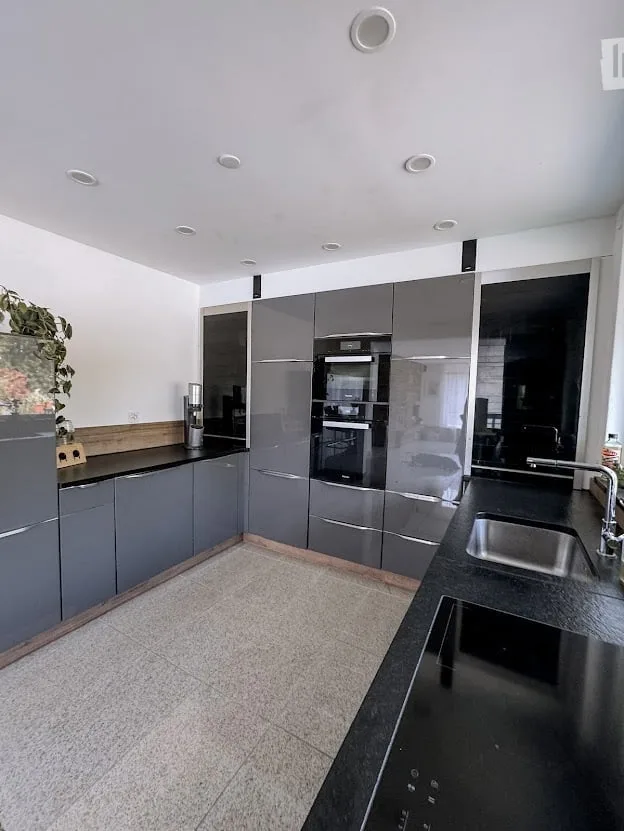 Bungalow di 5 locali a Oberhofen AG, con piscina, idromassaggio, hall mobile, sauna e molto altro