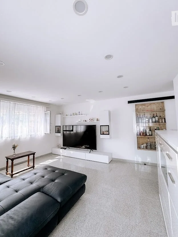 Bungalow di 5 locali a Oberhofen AG, con piscina, idromassaggio, hall mobile, sauna e molto altro
