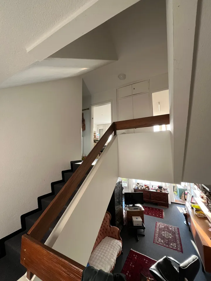 5.5-room maisonette apartment with garden seating area high above Lake Greifensee.