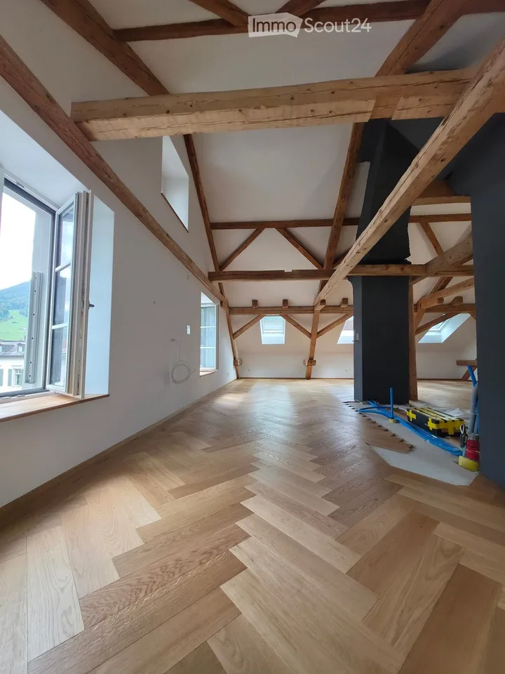 Charmant appartement de 5,5 pièces dans un immeuble ancien historique – Burgstrasse 30, Glarus