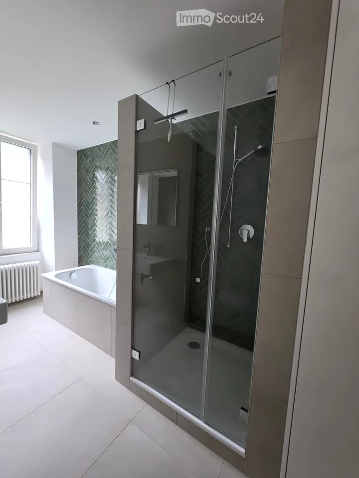 Charmant appartement de 5,5 pièces dans un immeuble ancien historique – Burgstrasse 30, Glarus
