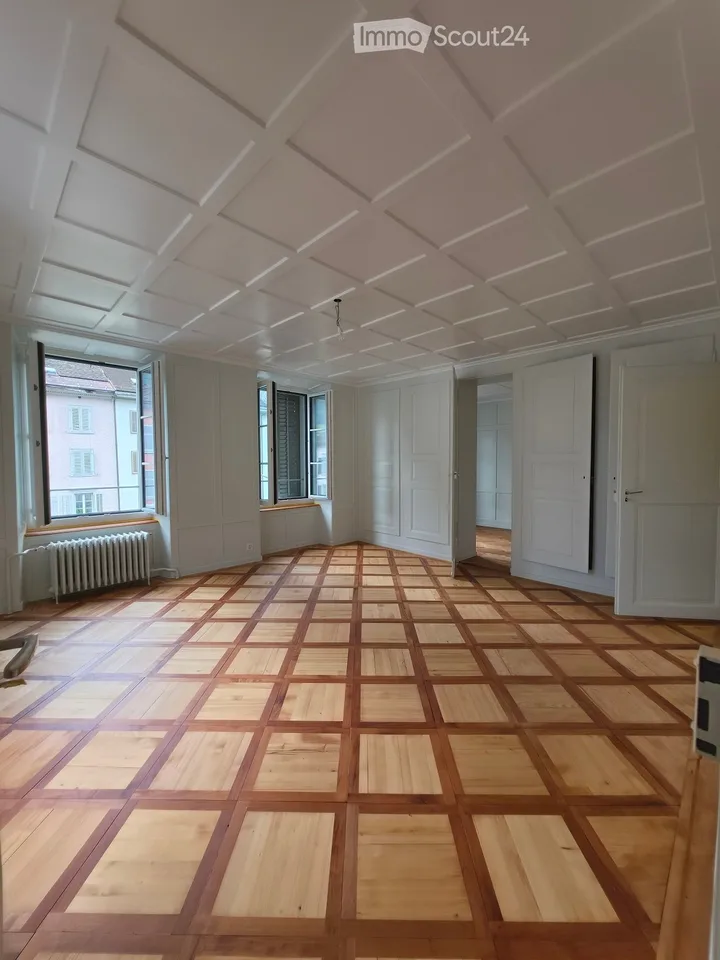 Charmant appartement de 5,5 pièces dans un immeuble ancien historique – Burgstrasse 30, Glarus