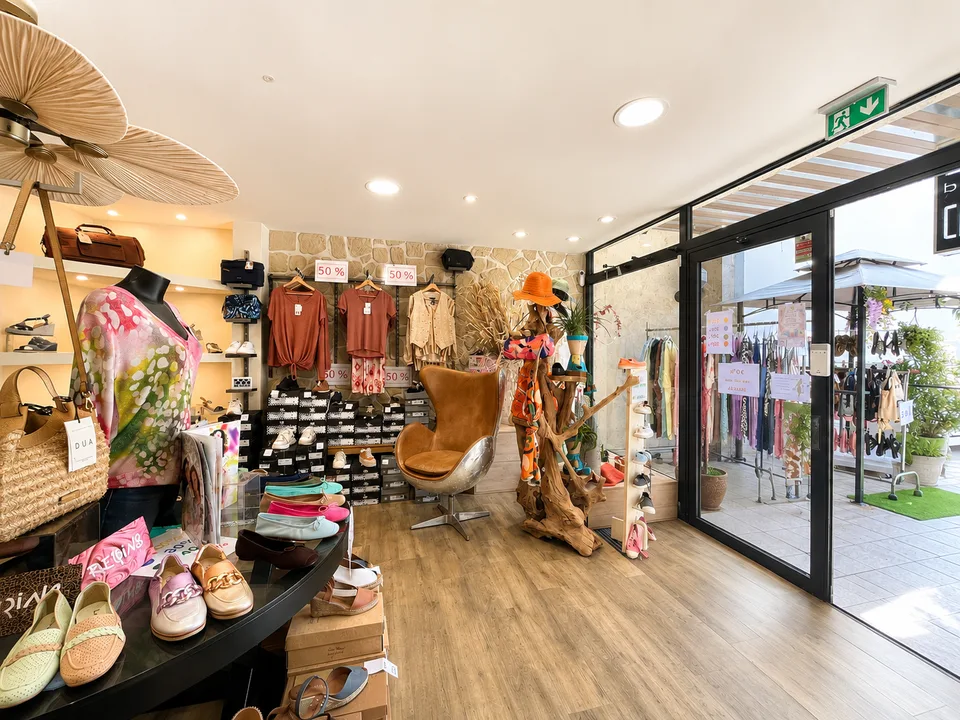 Divonne-les-Bains centre Murs commerciaux loués 105,63 m² + garage – photo 3 sur 8