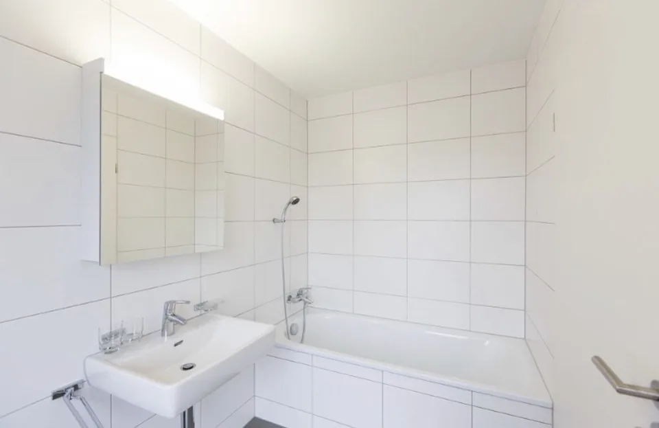 Well-located 3.5-room attic apartment with private laundry tower