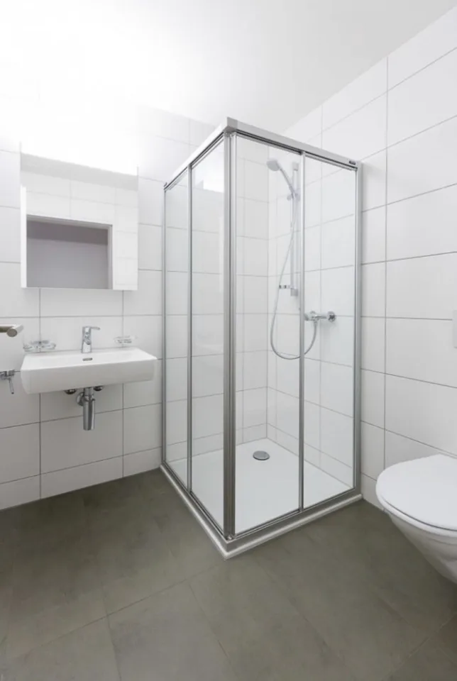 Well-located 3.5-room attic apartment with private laundry tower