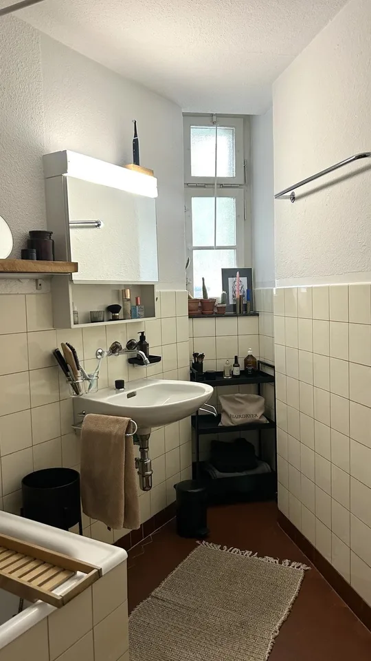 Furnished old building apartment in the heart of Wiedikon for subletting from early October to late November