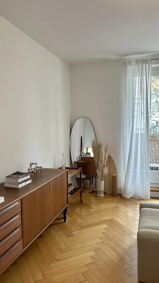 Furnished old building apartment in the heart of Wiedikon for subletting from early October to late November