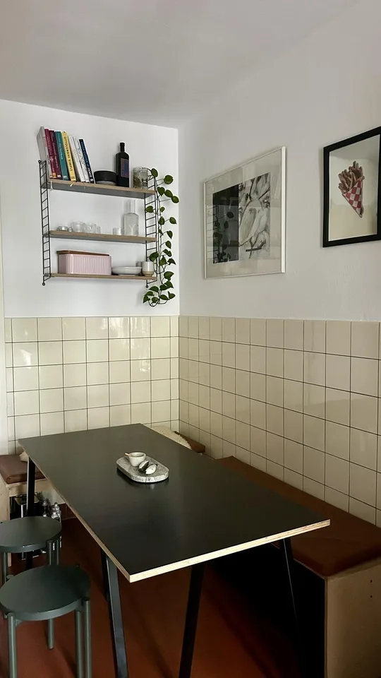 Furnished old building apartment in the heart of Wiedikon for subletting from early October to late November