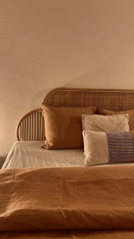 Furnished old building apartment in the heart of Wiedikon for subletting from early October to late November
