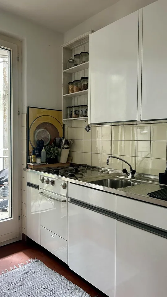 Furnished old building apartment in the heart of Wiedikon for subletting from early October to late November