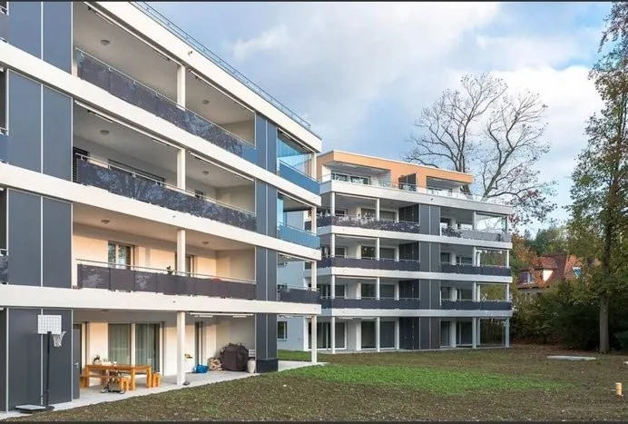 Living with plenty of light, comfort, and a great location!