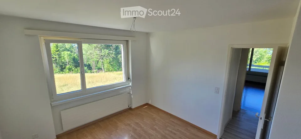 Spacious 5-room apartment with balcony and beautiful view in Zürich-Witikon